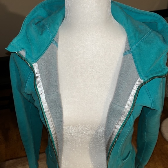 Aqua LULULEMON Scuba jacket Full Zip! Awesome condition. Size XS - Picture 5 of 5